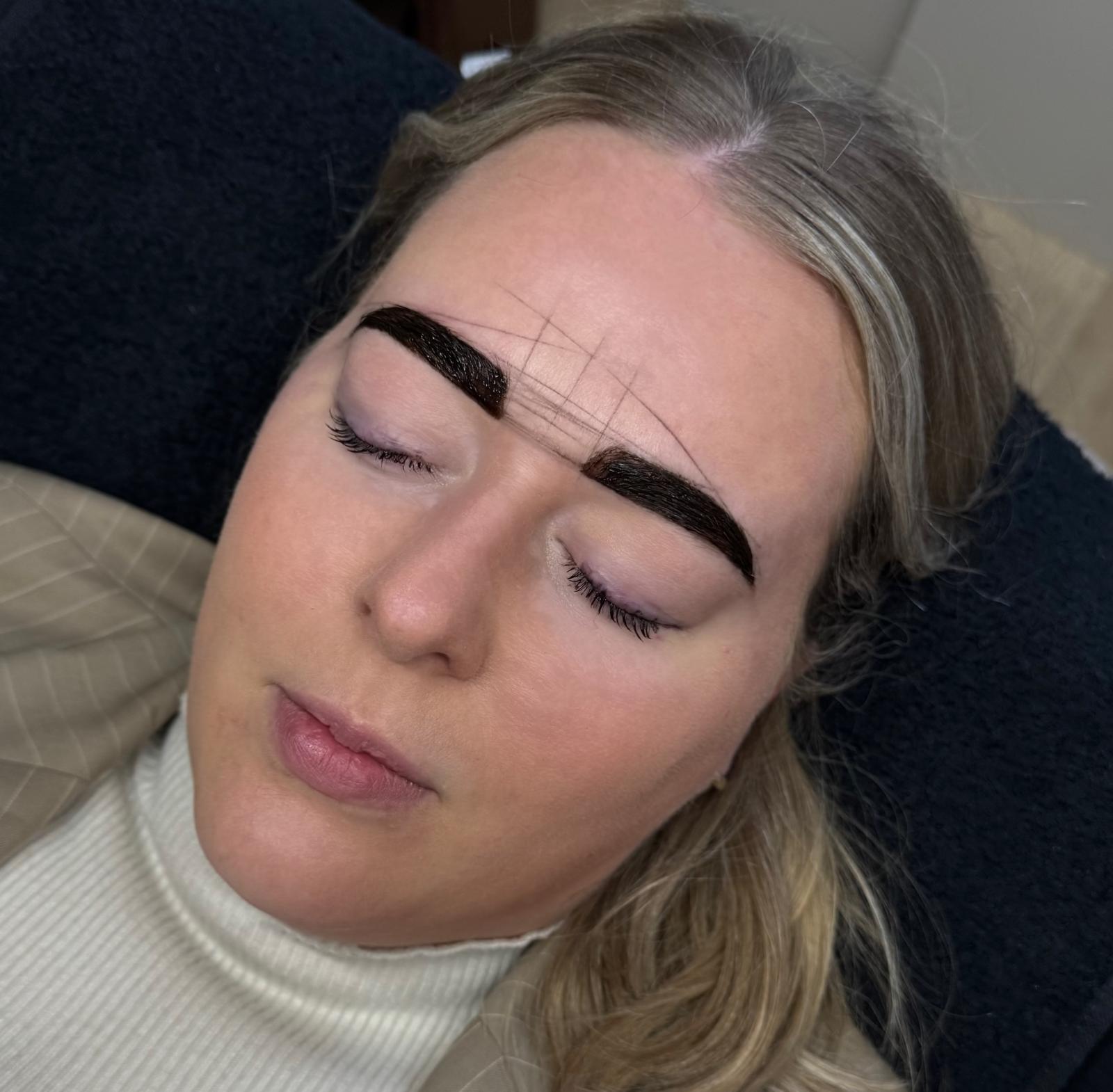 Eerste hybrid brows afspraak voor een klant uit Maassluis