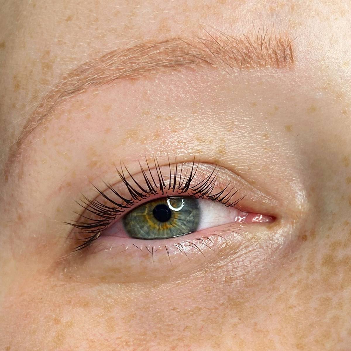 Wimperlifting van dichtbij
